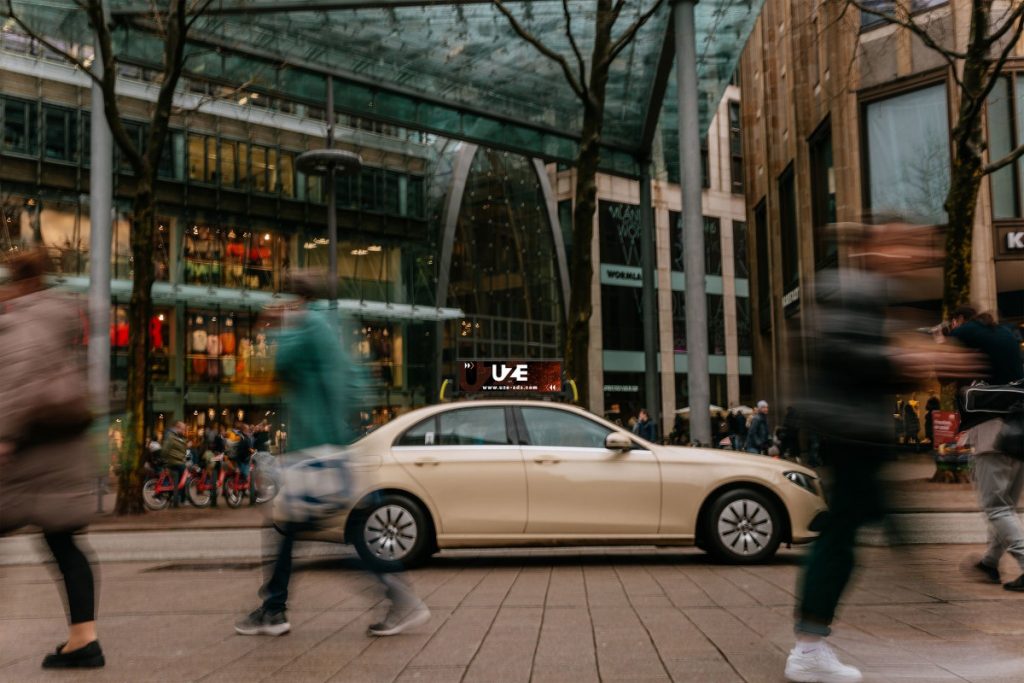 Taxi-Dachwerbung, UZE